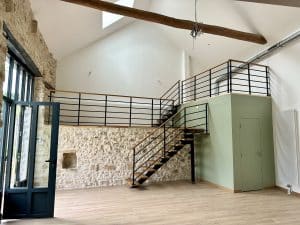 TRANSFORMATION D’UNE GRANGE EN PIECE A VIVRE